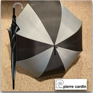 NWOT Vintage Pierre Cardin Silver Grey and Black Rain Umbrella
